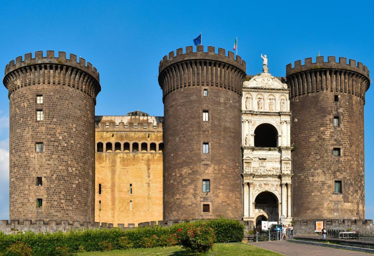 Grande & Caratteristico Dietro La Cattedrale Neapol Zewnętrze zdjęcie